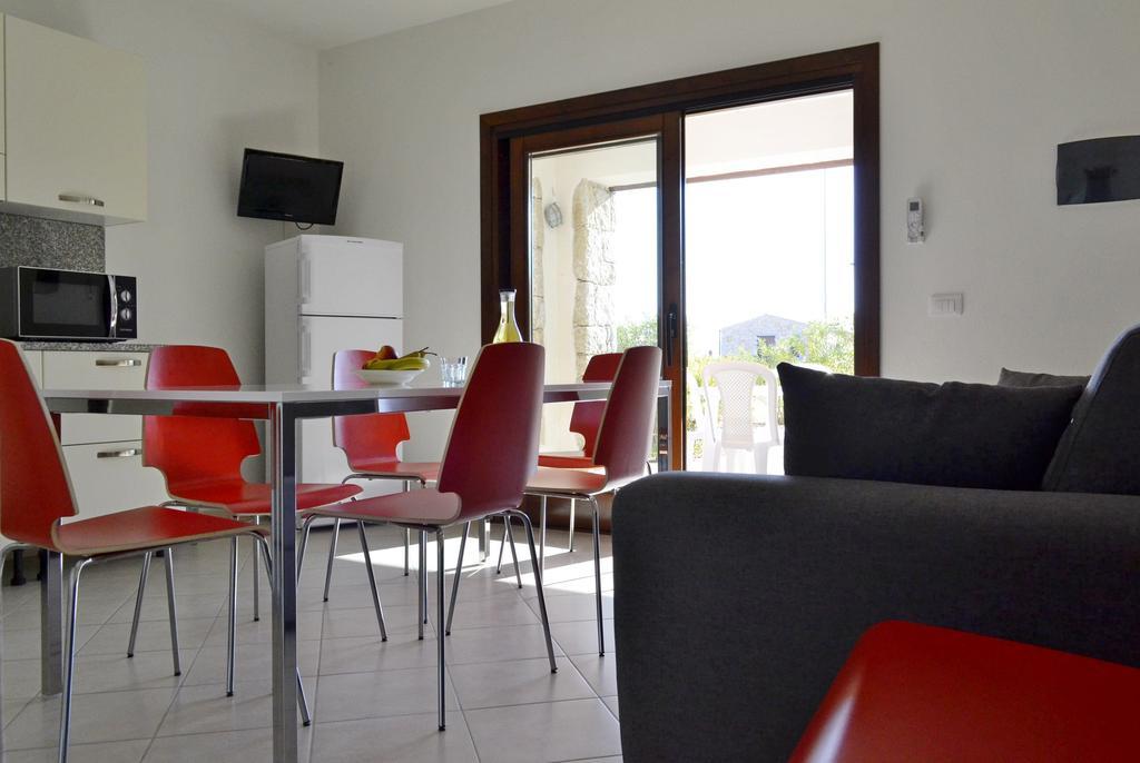 Gf Apartments La Vigna Badesi Rum bild