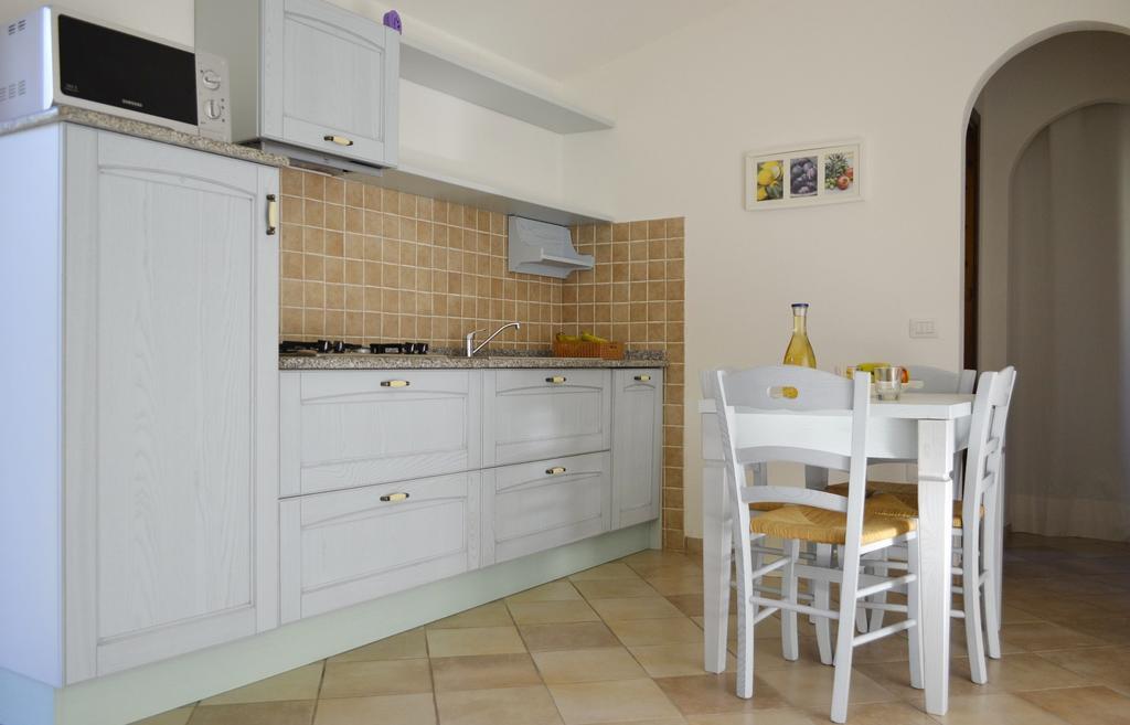 Gf Apartments La Vigna Badesi Rum bild