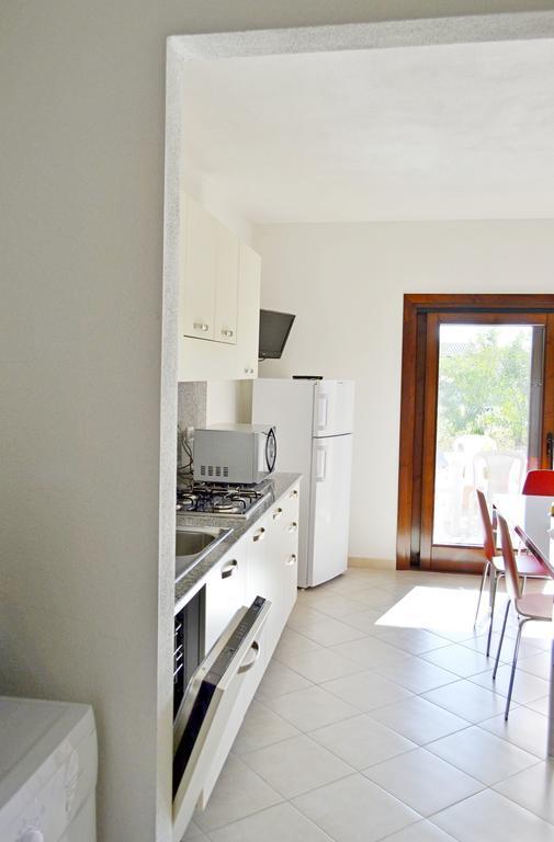 Gf Apartments La Vigna Badesi Rum bild