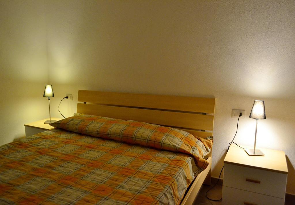Gf Apartments La Vigna Badesi Rum bild