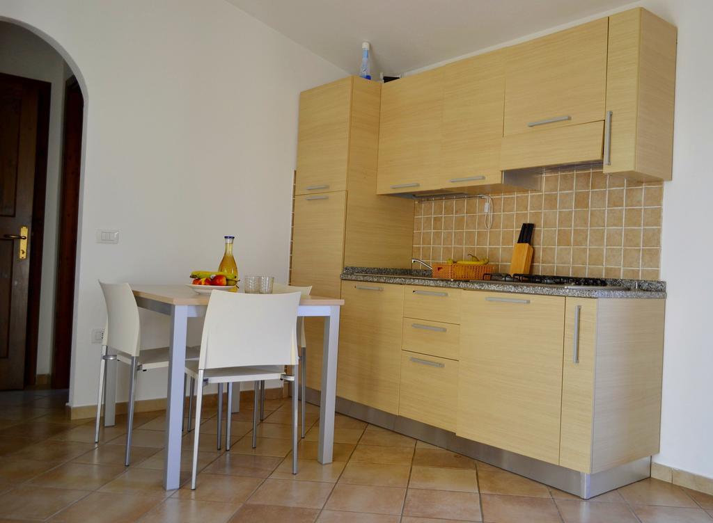 Gf Apartments La Vigna Badesi Rum bild